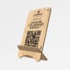 Chevalet bois NFC 100 % personnalisé – design graphiste Izikard