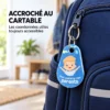 Badge NFC pour enfant accroché à un cartable, coordonnées des parents toujours accessibles